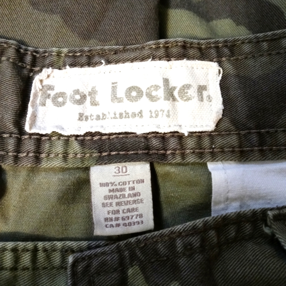 🏇FOOT LOCKER CAMO CARGO PANTS🤺